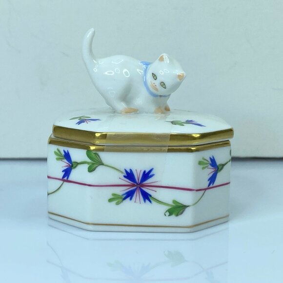Herend Garland Hand-Painted Octogonal Trinket Box with Cat A232